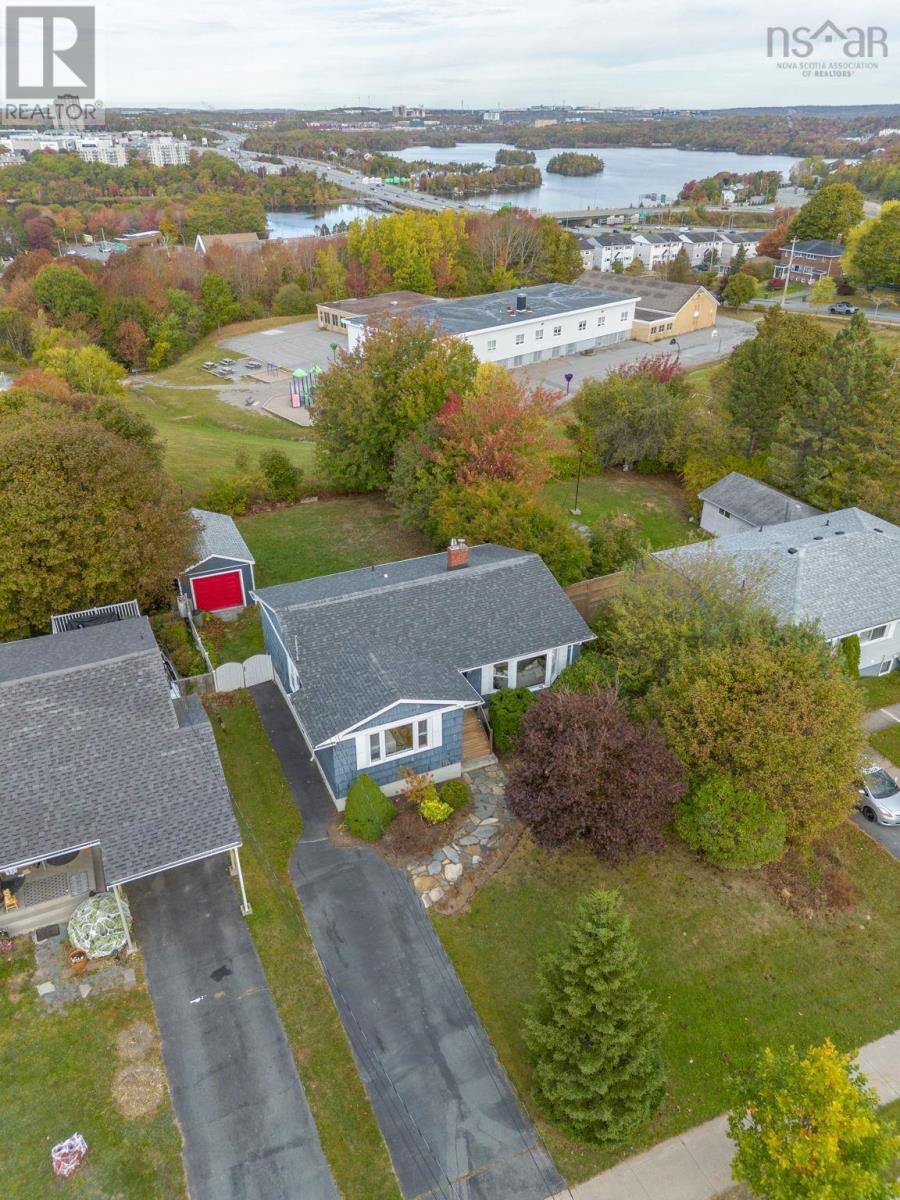 10 Sarnia Ave, Dartmouth, NS B2Y 1Y5