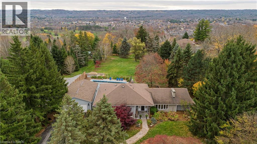 112 Hillcrest Ave, Dundas, ON L9H 4X3