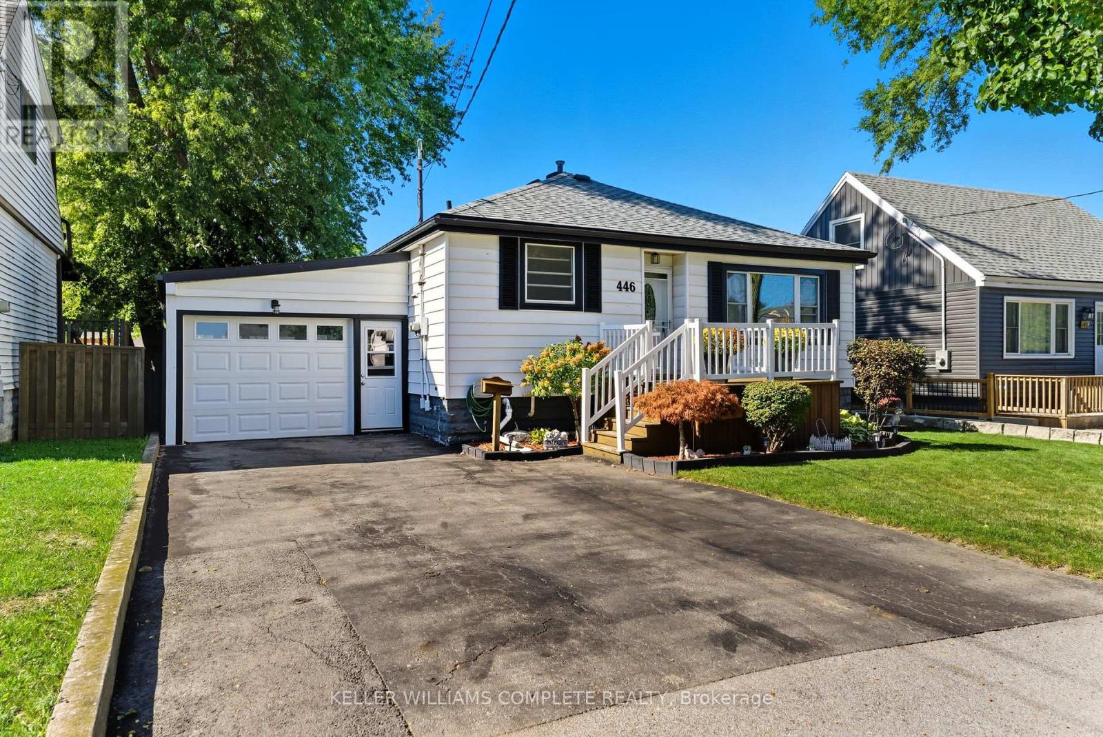 446 E 42nd St, Hamilton, ON L8T 3B3