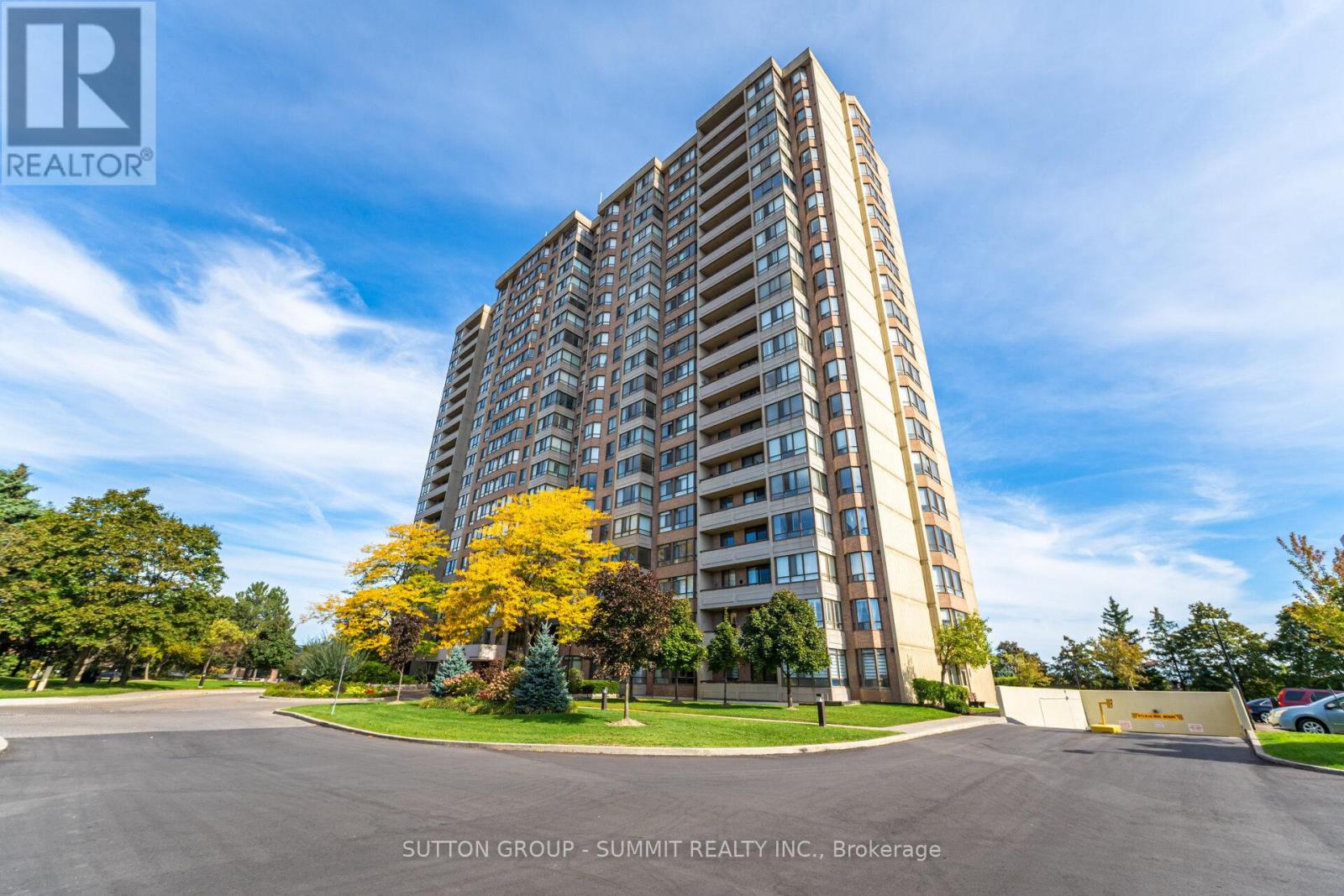 1005 100 County Court Blvd, Brampton, ON L6W 3X1