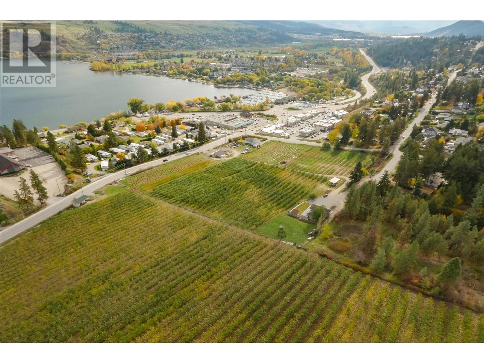 11938 Oceola Rd, Lake Country, BC V4V 1H1