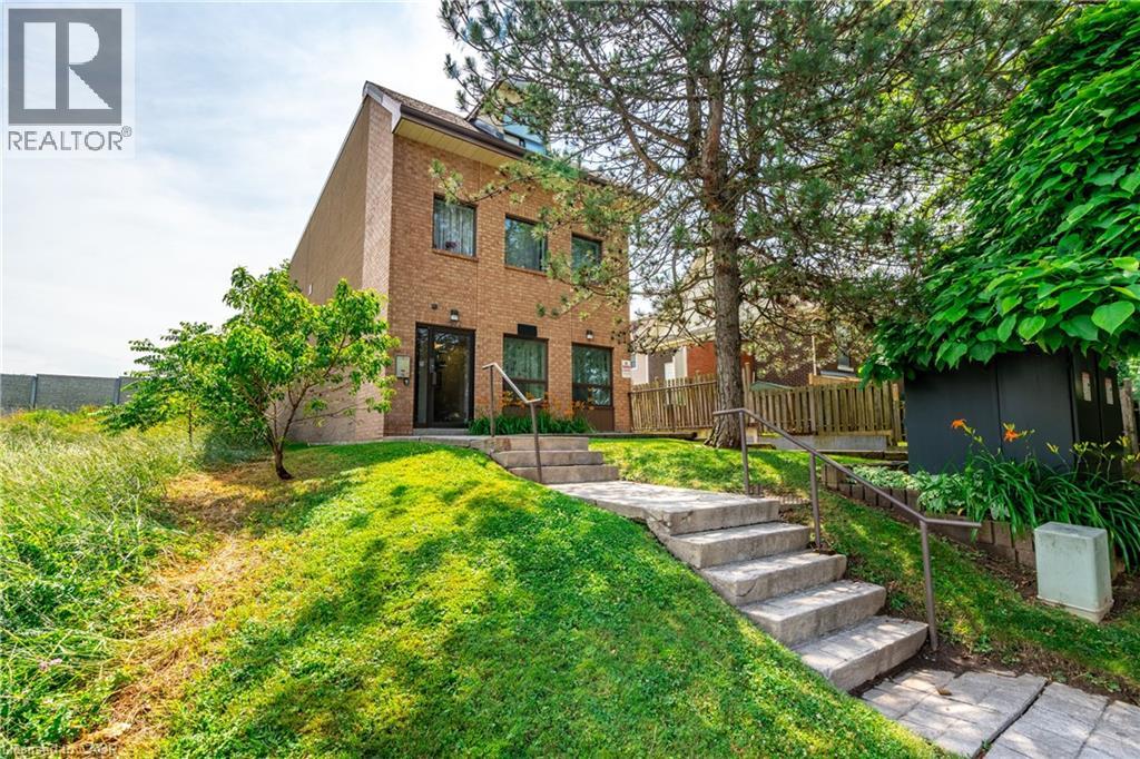 4872 Valley Way Unit 101, Niagara Falls, ON L2E 1W3