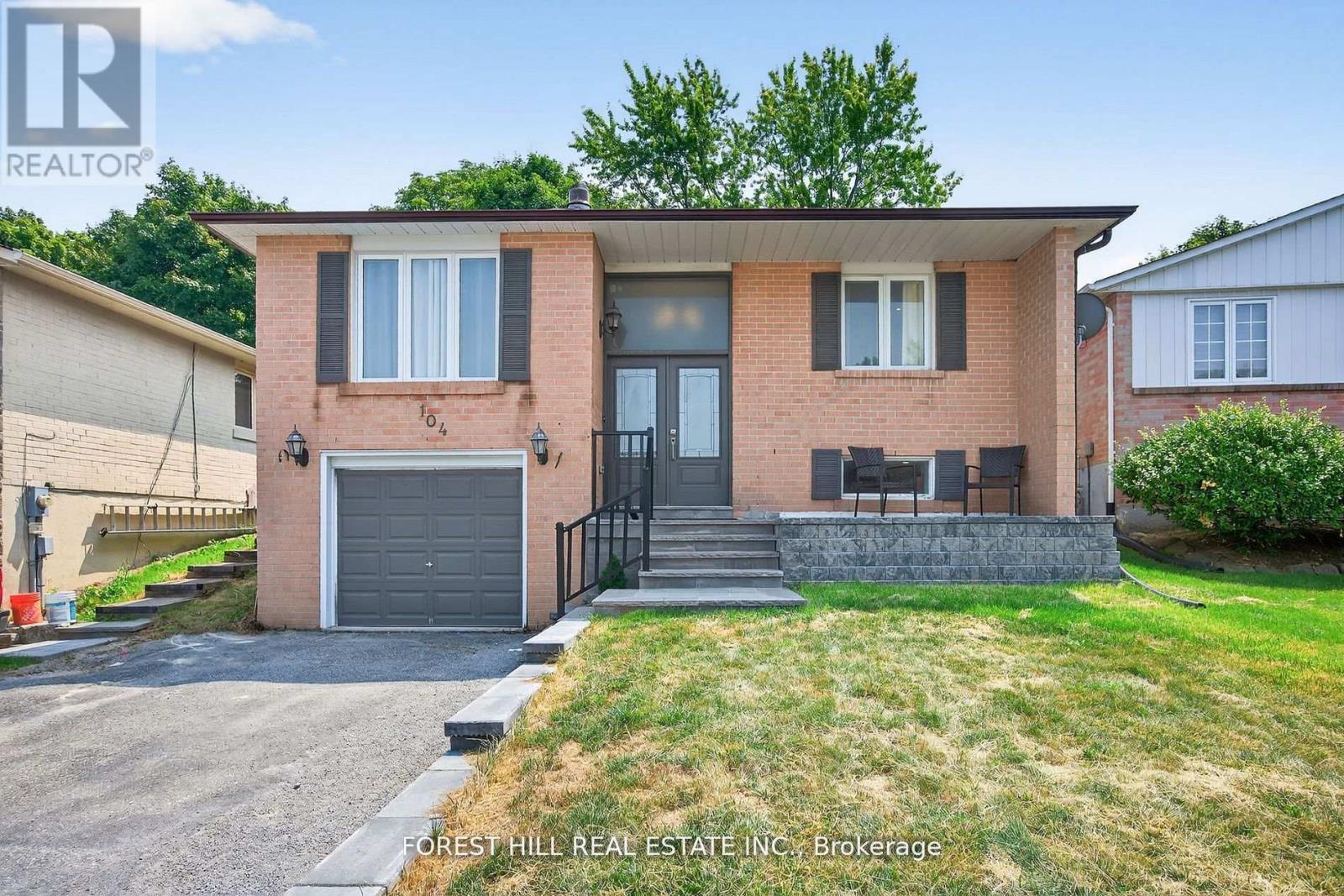 104 Armitage Dr, Newmarket, ON L3Y 5L7