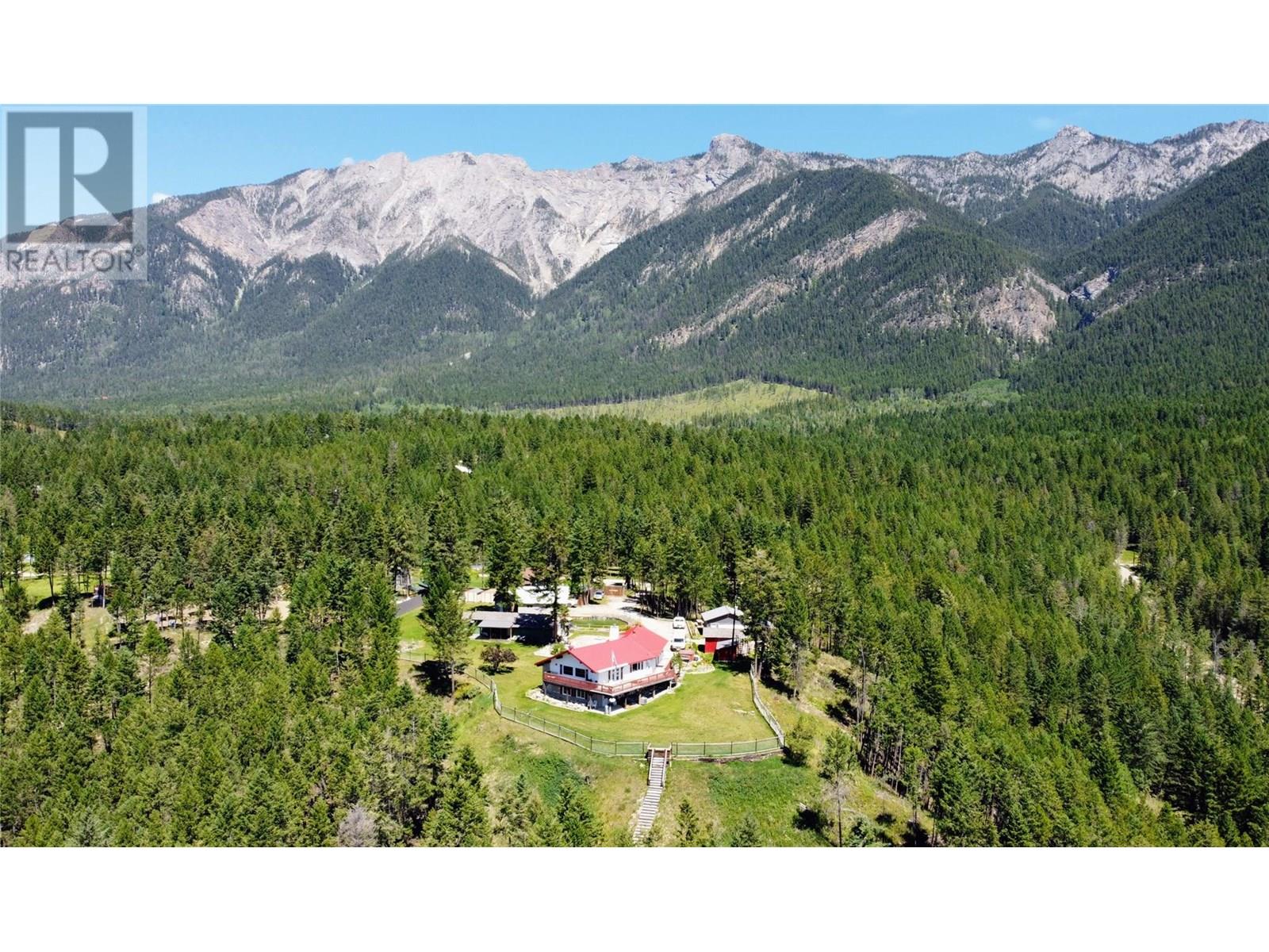 5761 Lautrup Rd, Edgewater, BC V0A 1E0