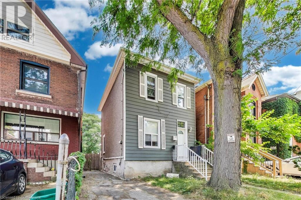 8 Madison Ave, Hamilton, ON L8L 5Y3