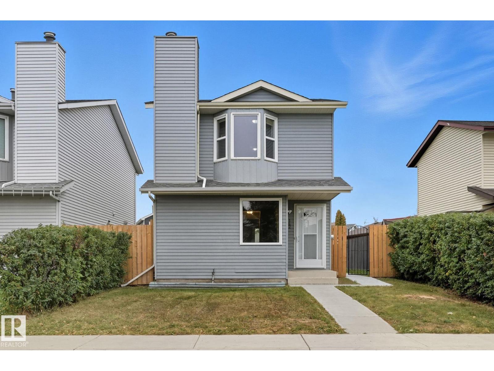 142 Kiniski Cr NW, Edmonton, AB T6L 5A9