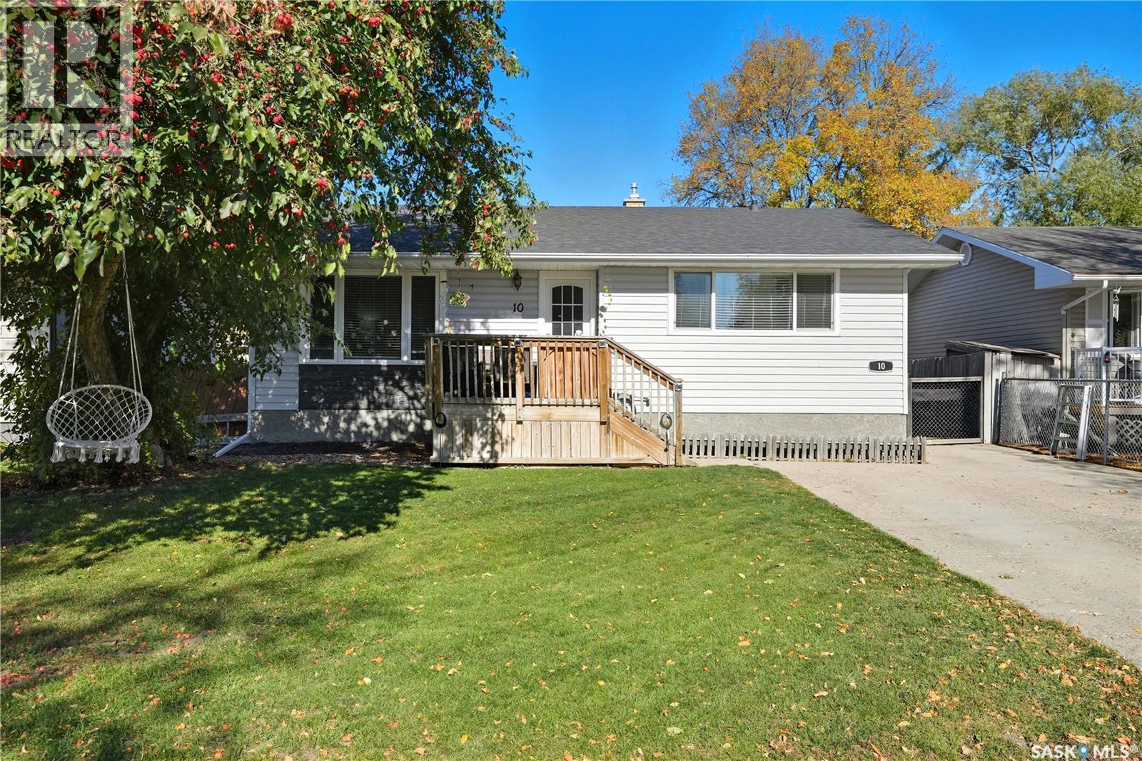 10 Milford Cres, Regina, SK S4N 1K7