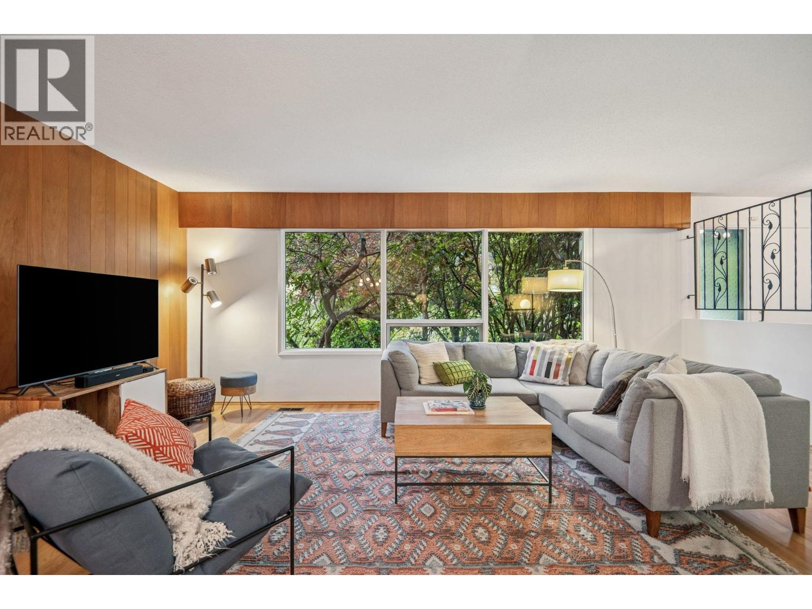 2174 Hoskins Rd, North Vancouver, BC V7J 3A3