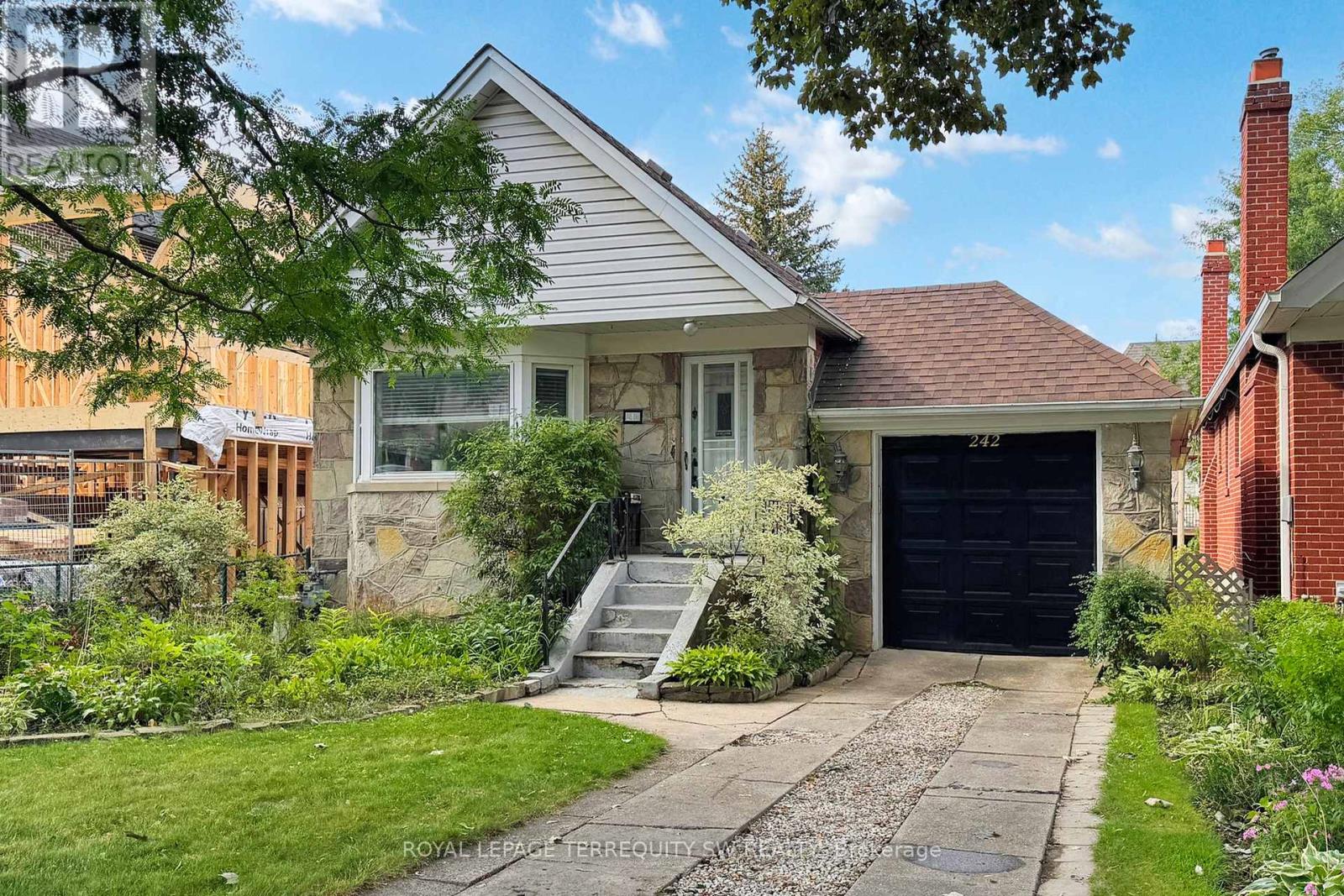 242 Joicey Blvd, Toronto, ON M5M 2V7