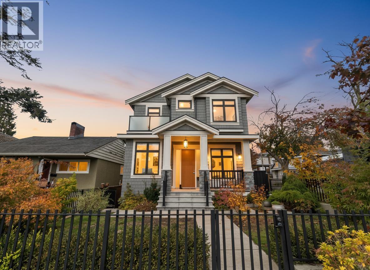 2699 E 7th Ave, Vancouver, BC V5M 3E1