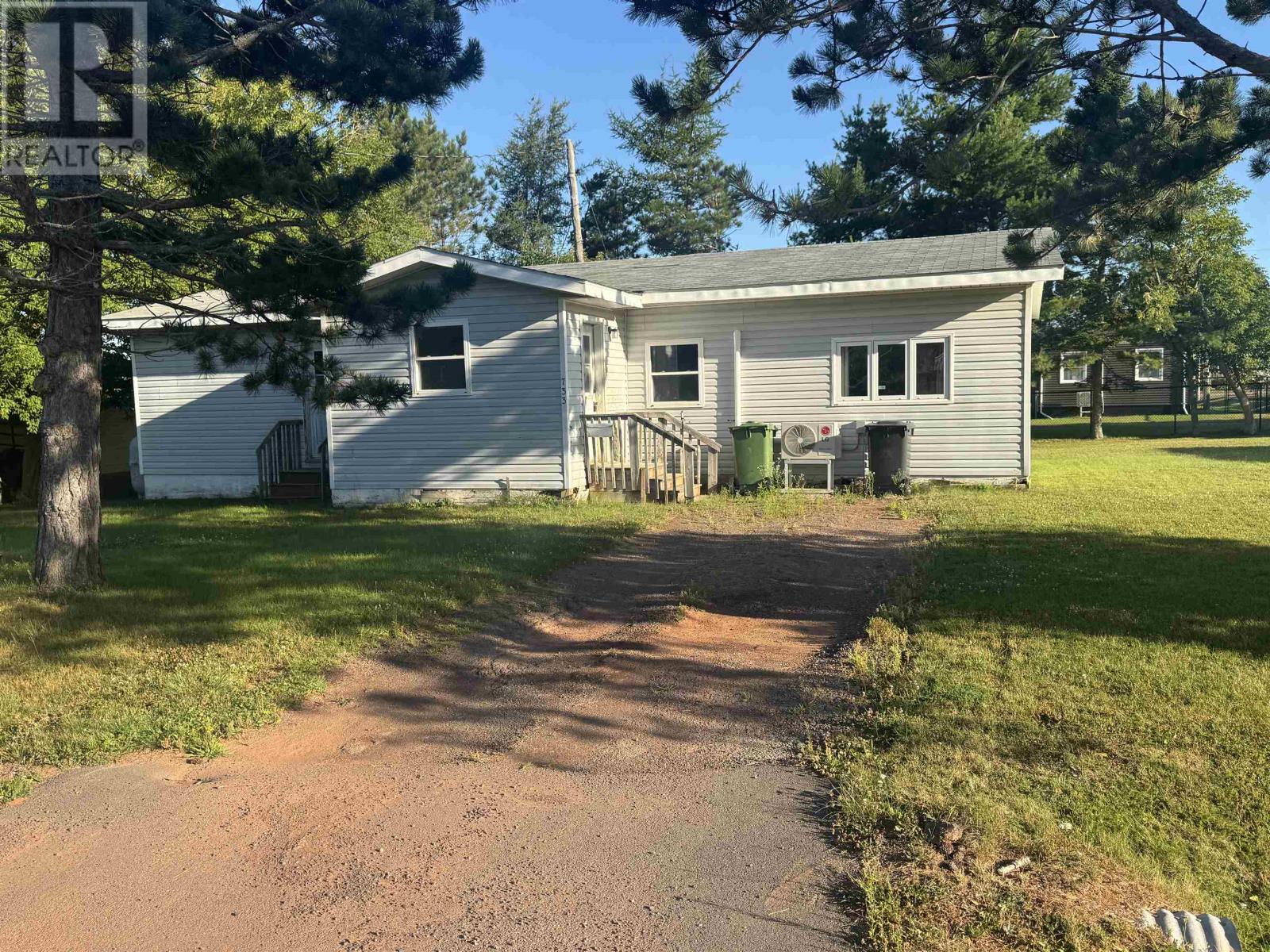733 Cardinal St, Summerside, PE C1N 4X5