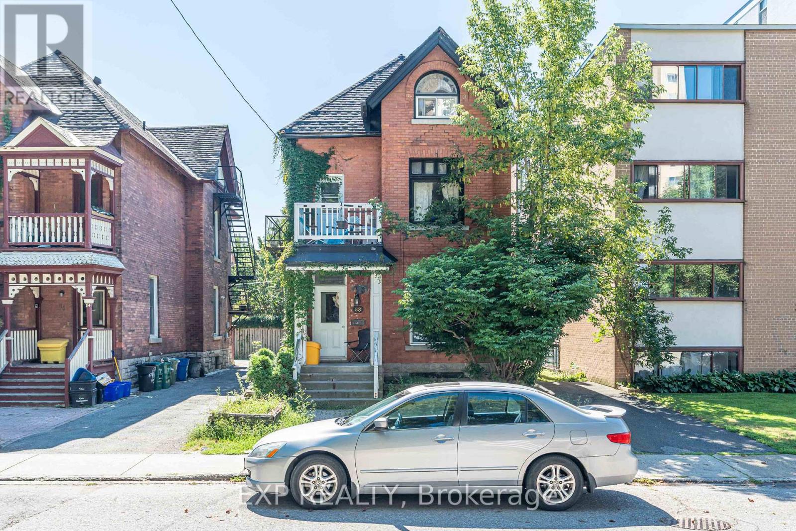 88 Maclaren St, Ottawa, ON K2P 0K6