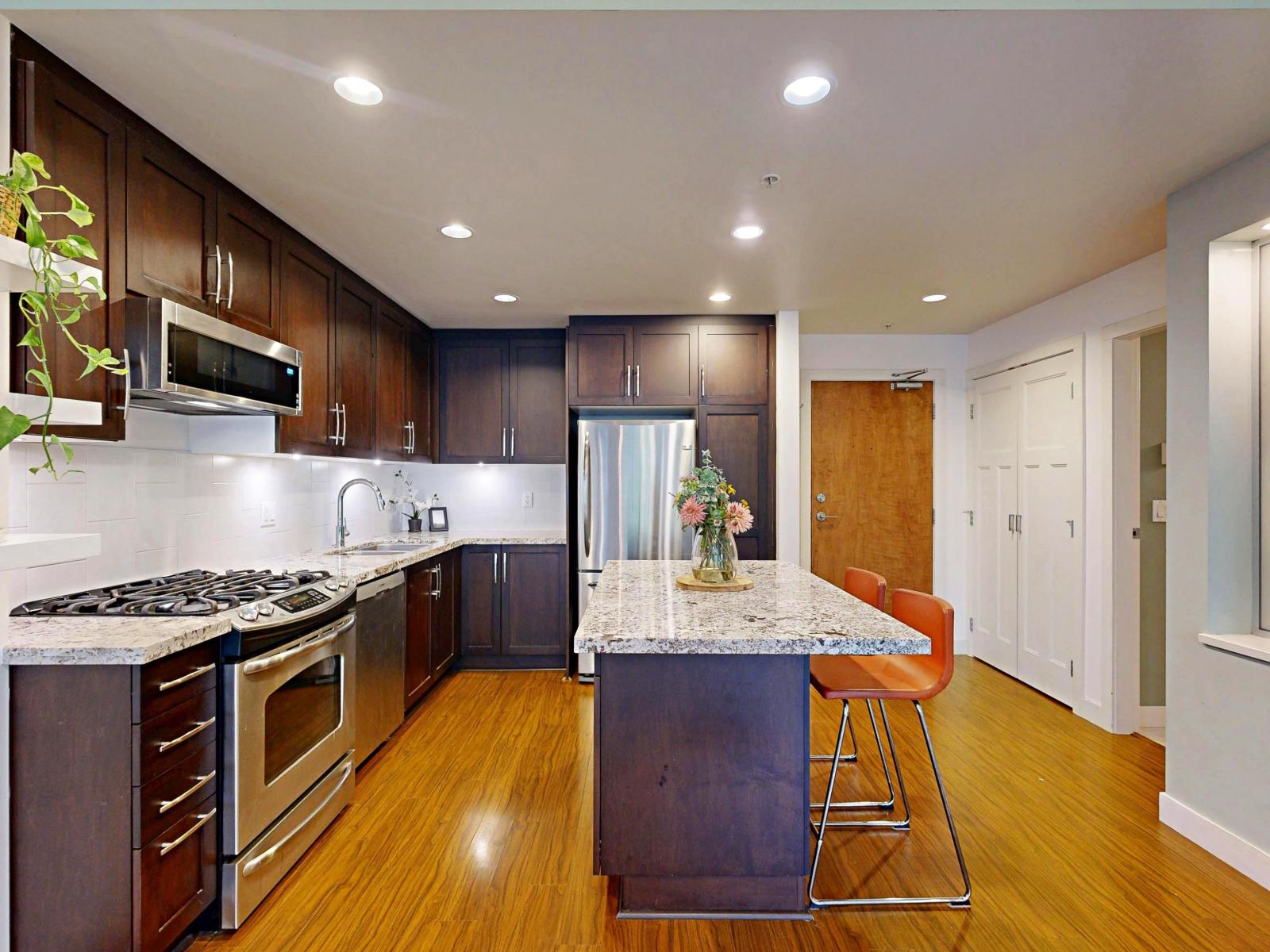 15428 31 Avenue Unit 213, Surrey, BC V3Z 3W4