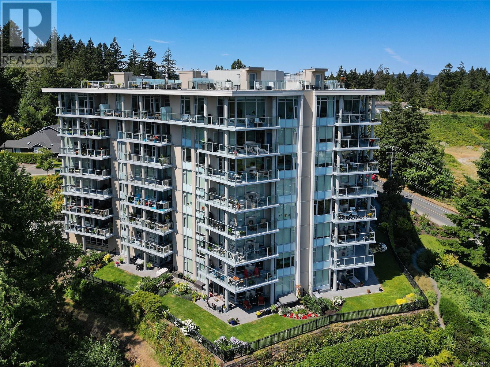 5388 Hill Rise Terr Unit 403 Ter, Saanich, BC V8Y 3K3