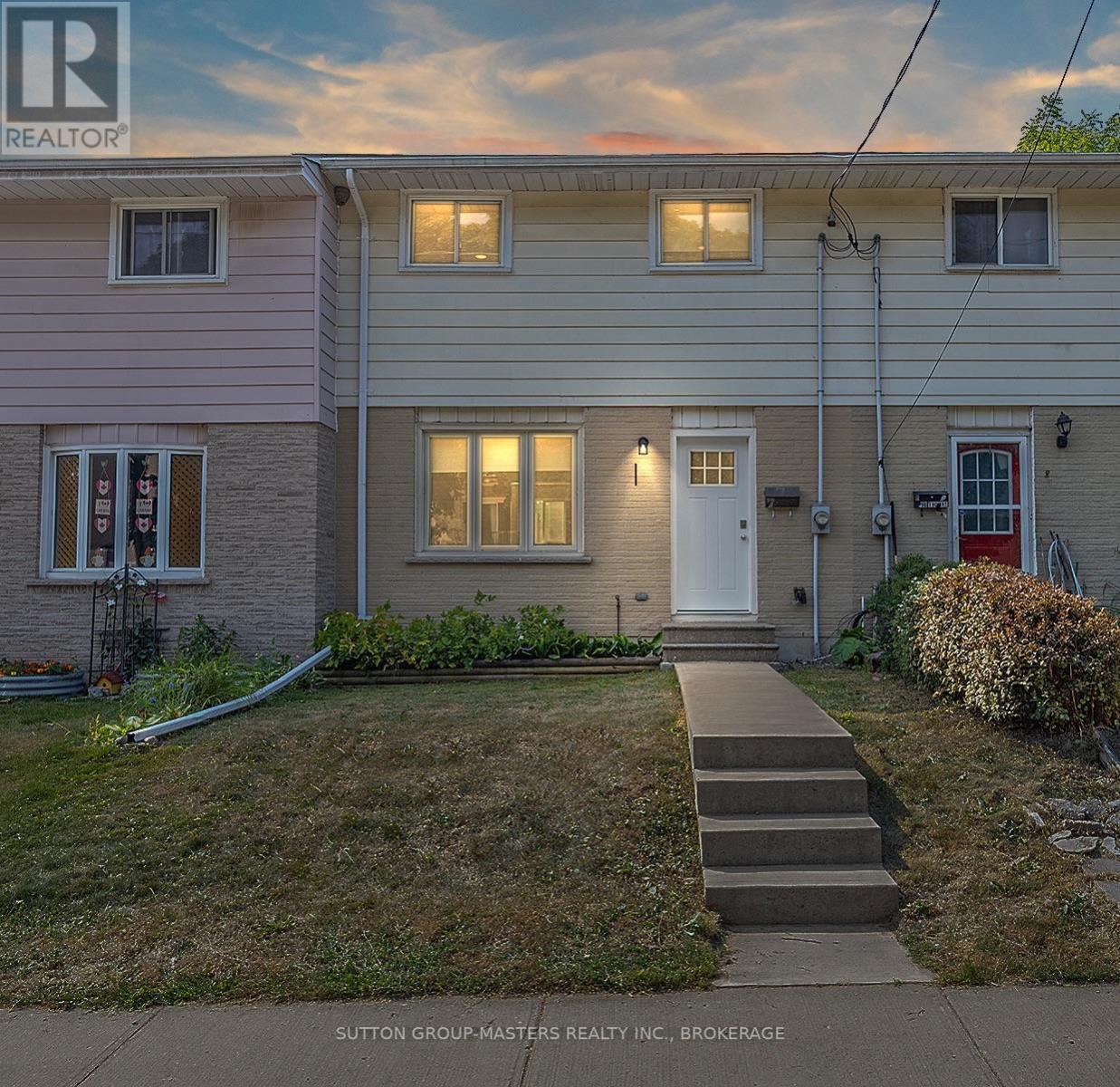 7-98 Thomas St, Kingston, ON K7K 2E3