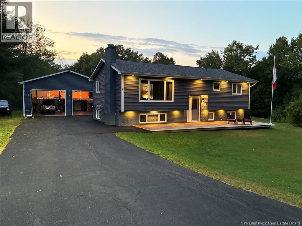 4 William St, Lincoln, NB E3B 8N8