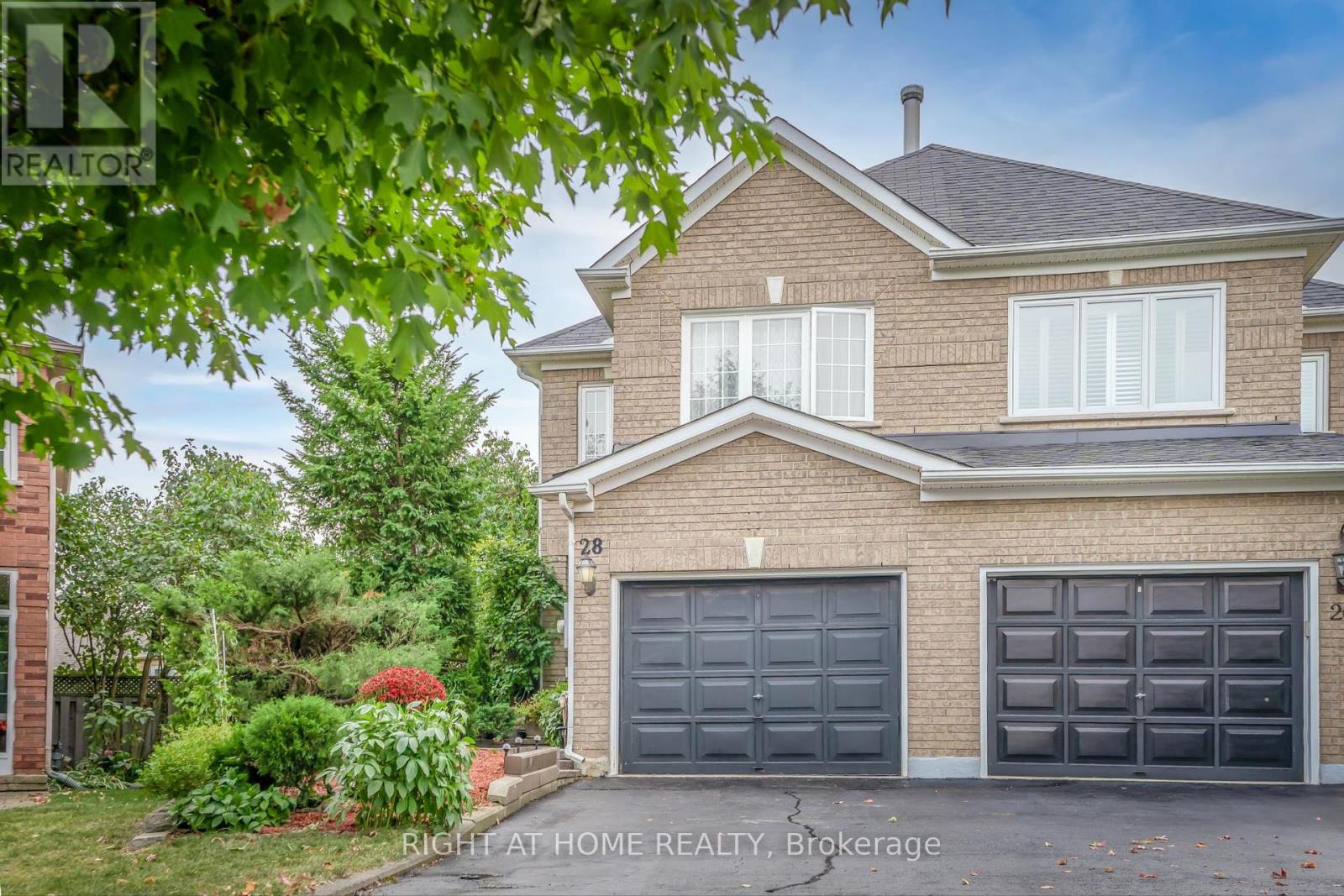 28 Foxtail Rdg, Newmarket, ON L3X 1Z6