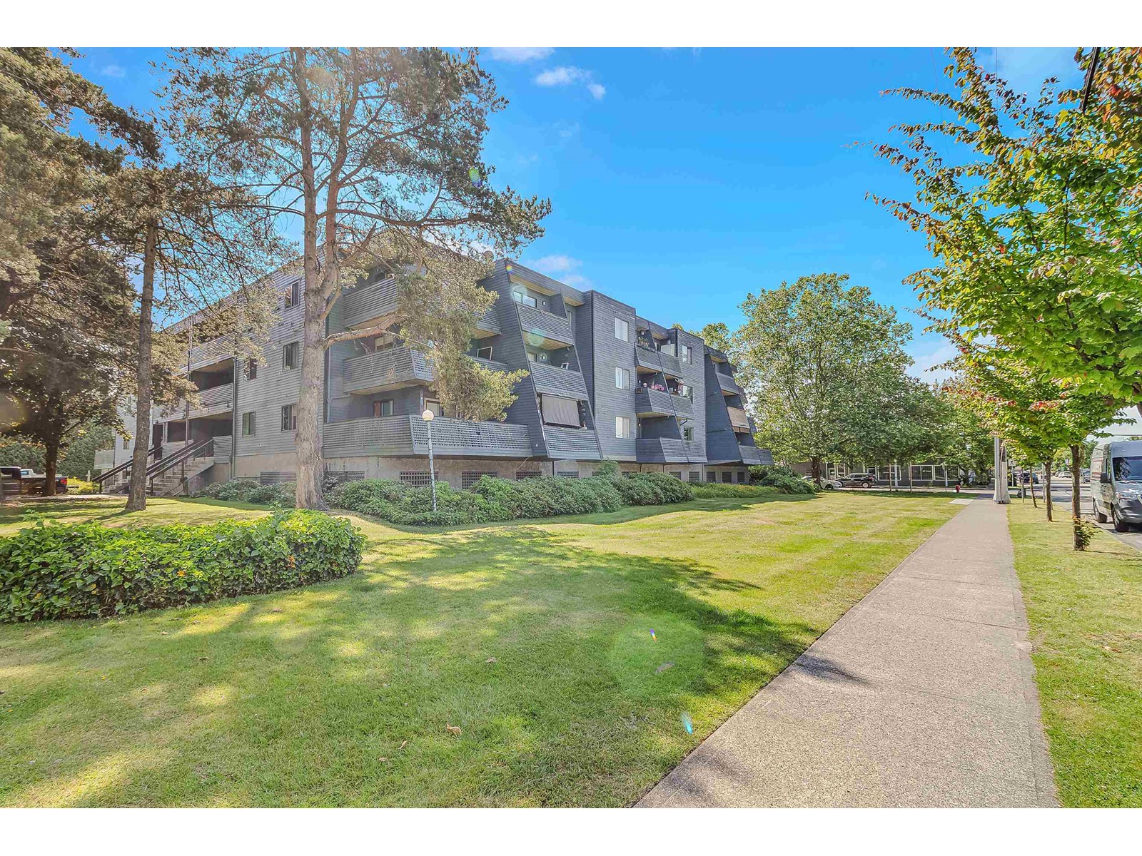 17661 58a Avenue Unit 213, Surrey, BC V3S 1N4