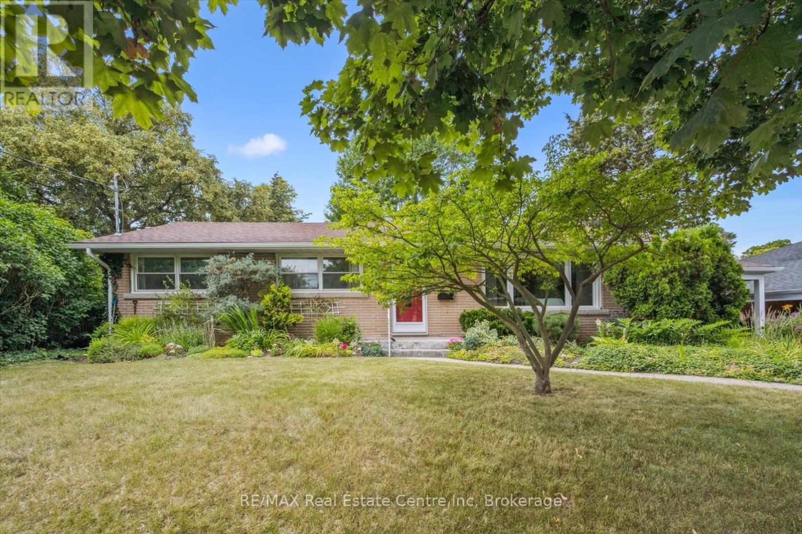 29 Echo Dr, Guelph Dovercliffe Parkold University, ON N1G 1H1
