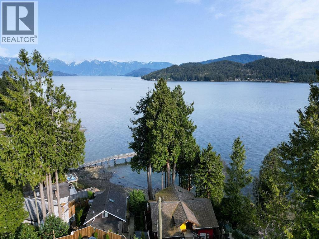 790 Marine Dr, Gibsons, BC V0N 1V1