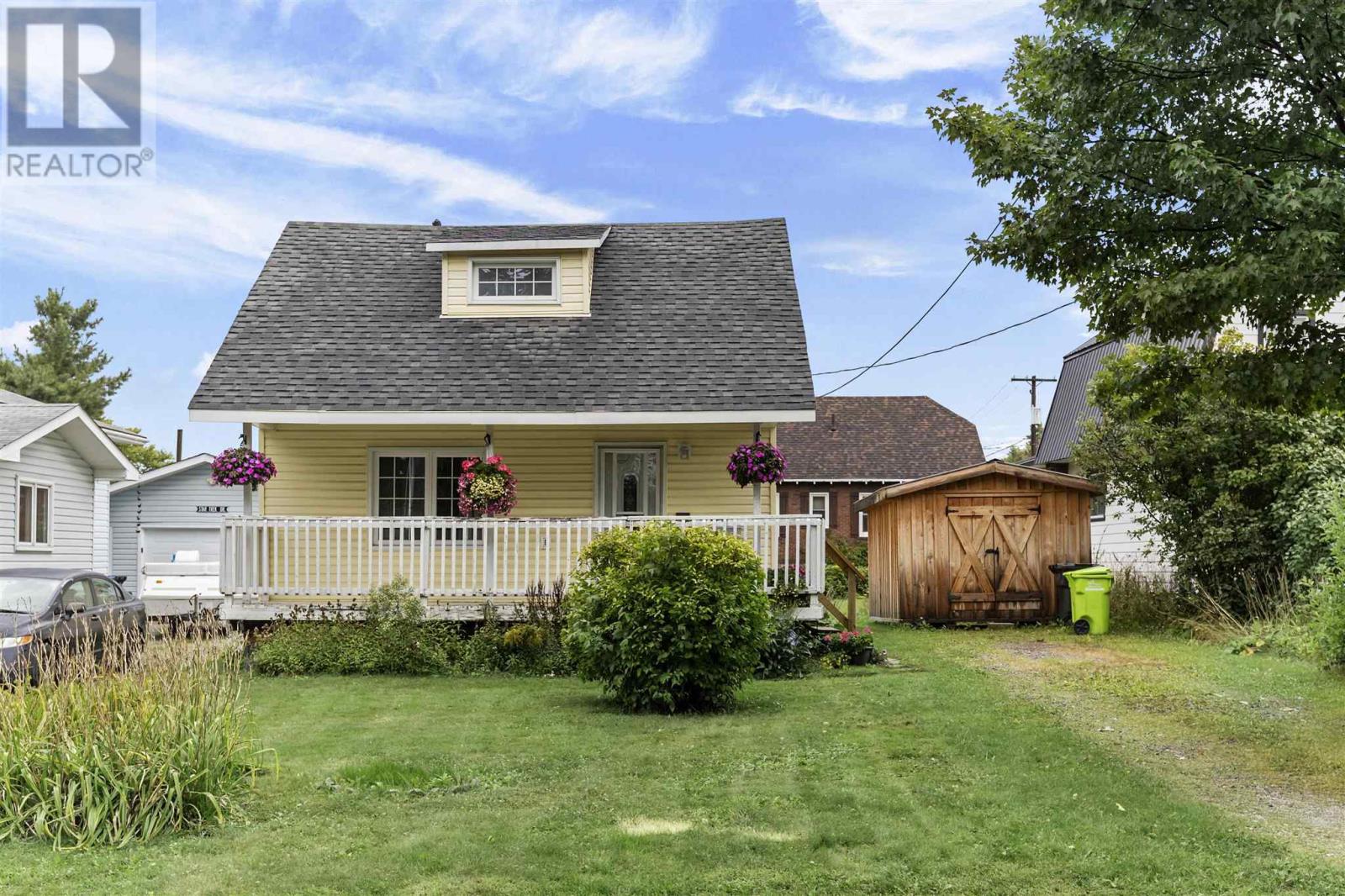 11 Wilcox Ave, Sault Ste. Marie, ON P6B 2E4