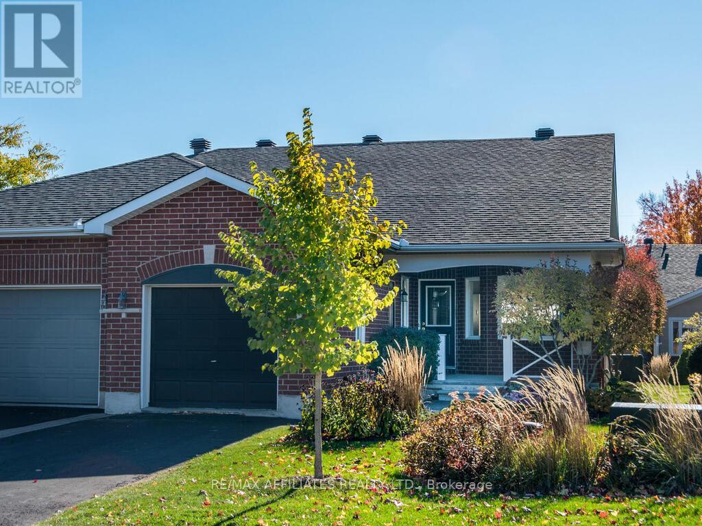 26 Nighthawk Cres, Ottawa, ON K2M 2X6