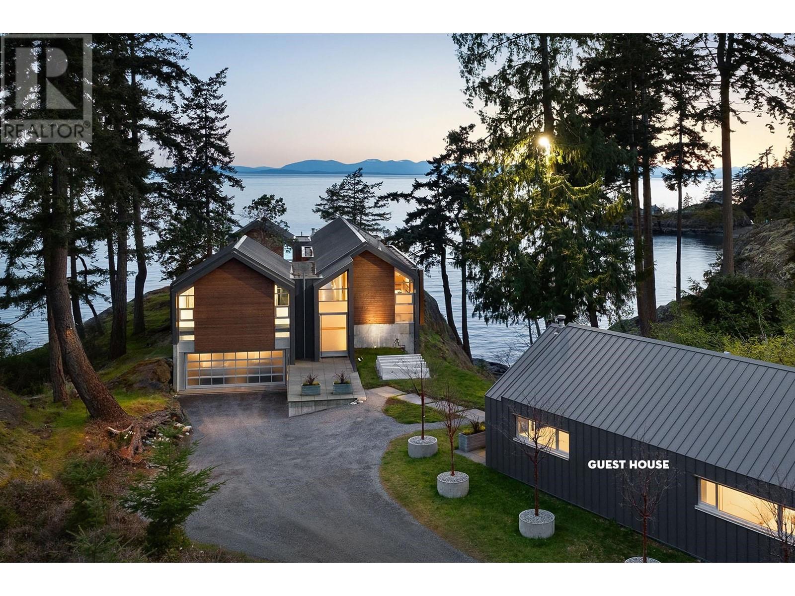 931 Ocean Park Ln, Bowen Island, BC V0N 1G2