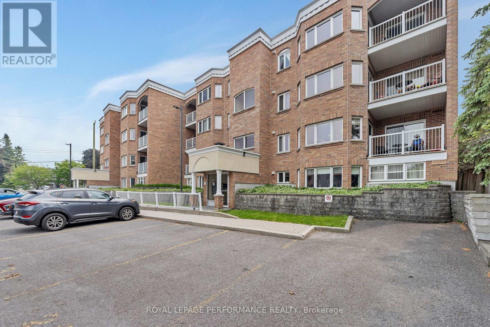 203 1921 St Joseph Blvd, Ottawa, ON K1C 0A3