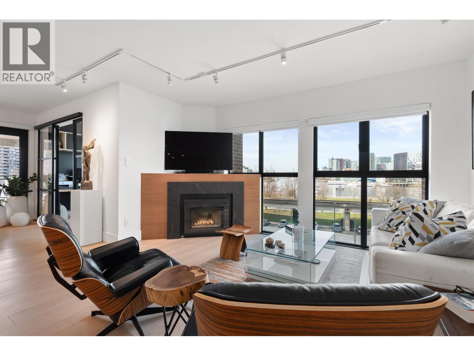 1128 Quebec Street Unit 406, Vancouver, BC V6A 4E1
