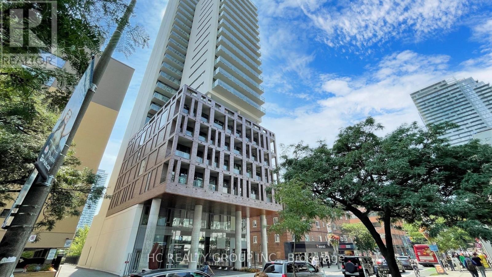 1605 81 Wellesley St E, Toronto, ON M4Y 0C5