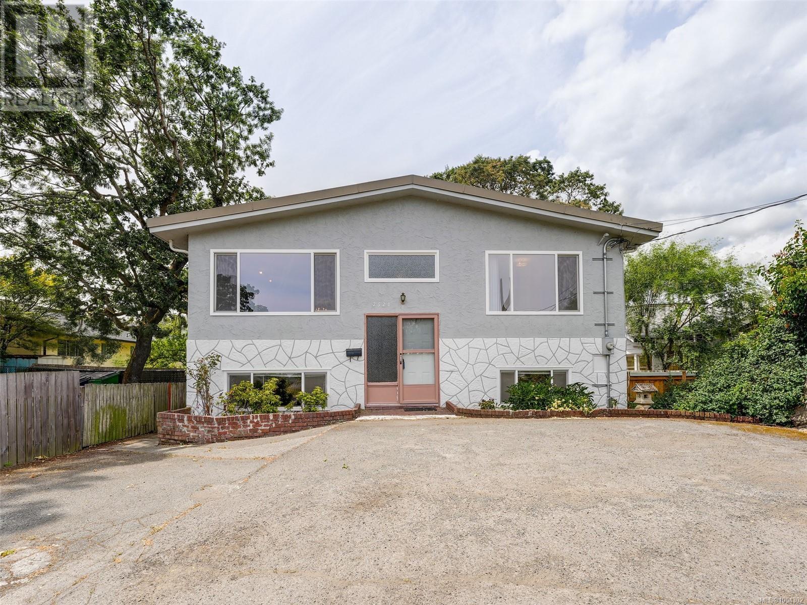 2520 Fifth St, Victoria, BC V8T 4A8