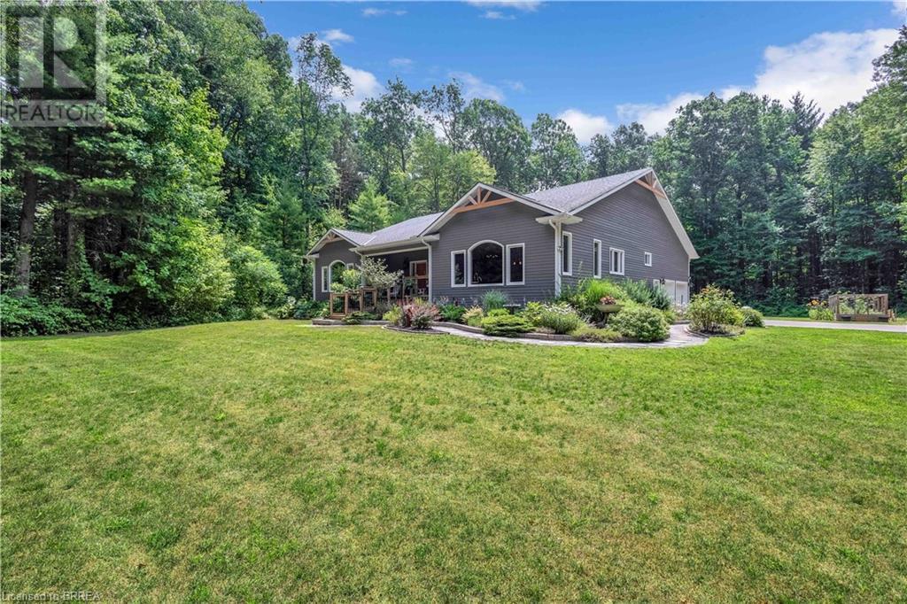 156 St Johns Rd W, Simcoe, ON N3Y 4K5