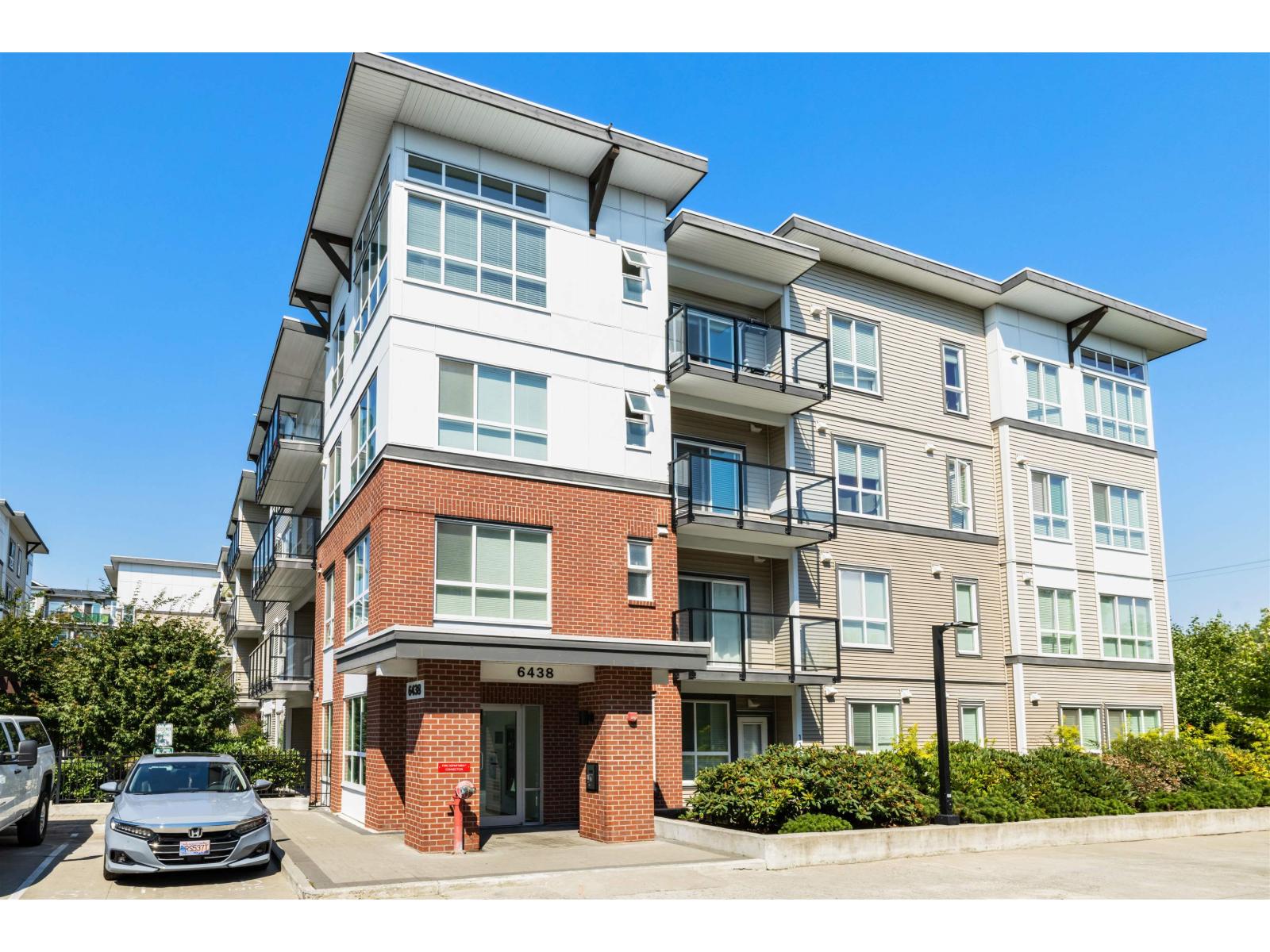 6438 195a Street Unit 415, Surrey, BC V4N 6R5