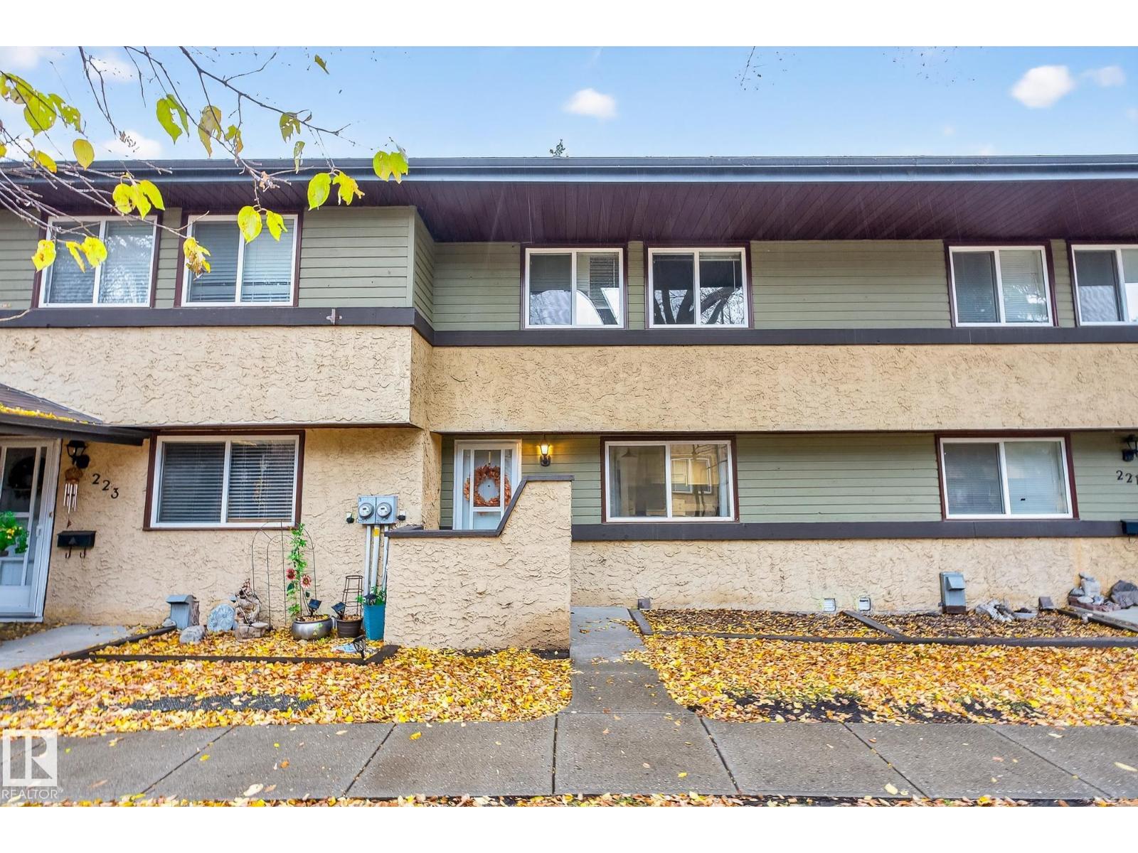 222 Woodbridge Way, Sherwood Park, AB T8A 3Y3