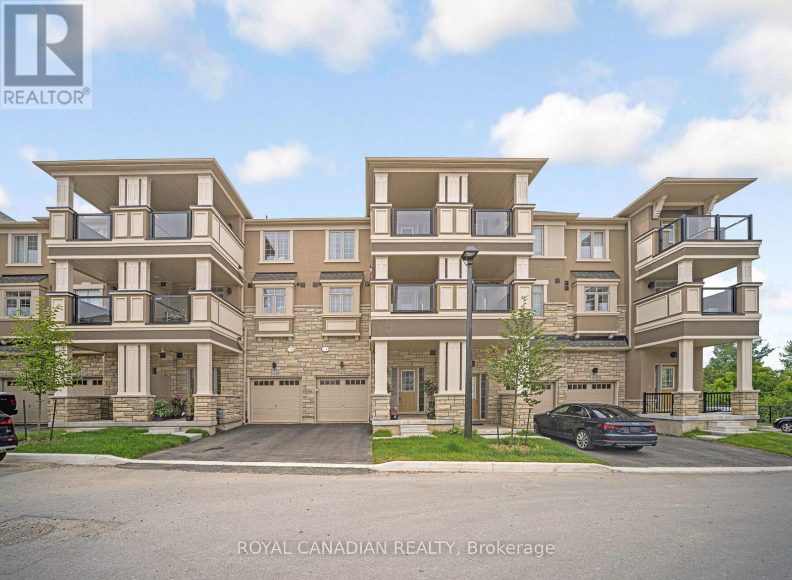 43 305 Garner Rd, Hamilton, ON L9G 3K9