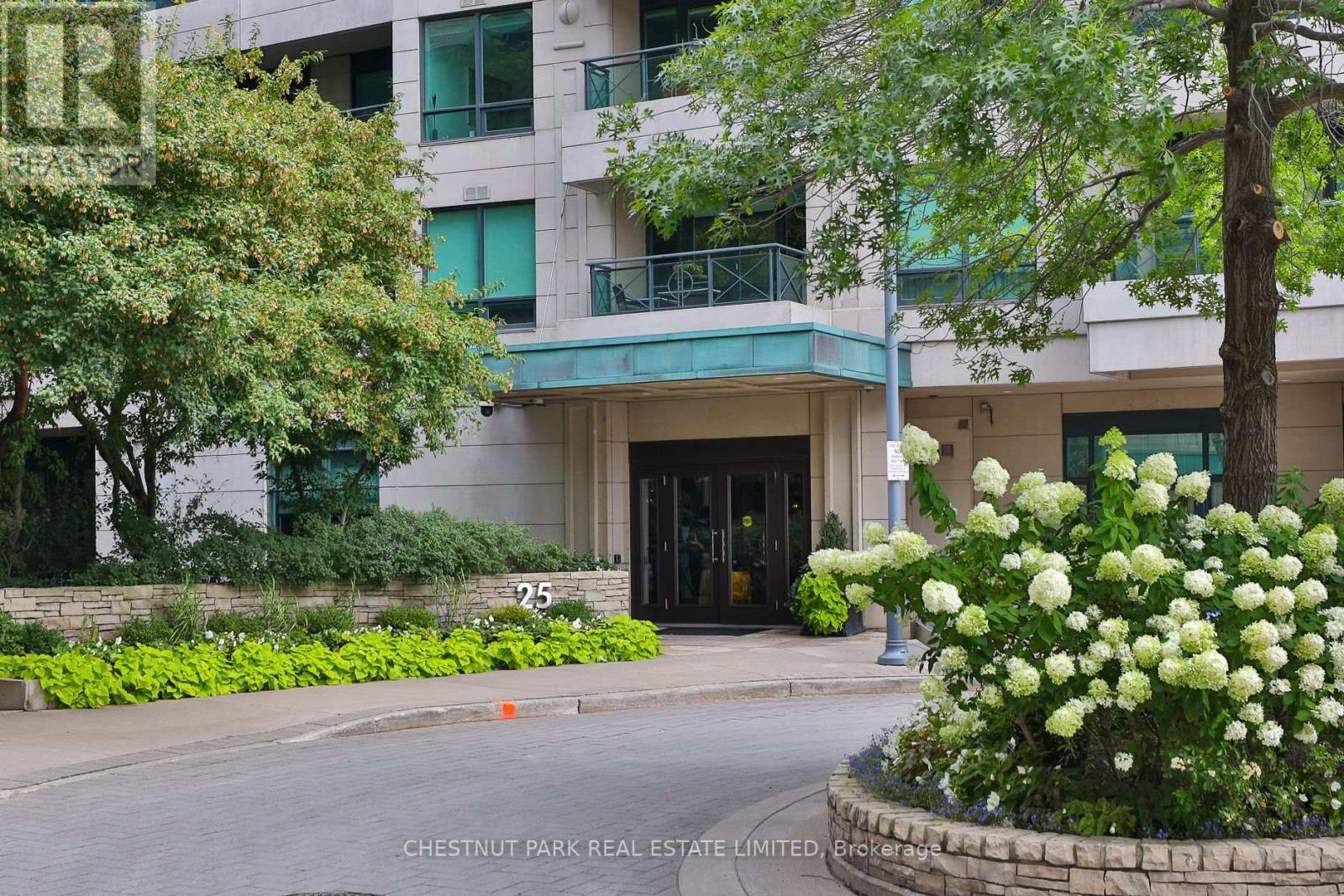 201 25 Scrivener Sq, Toronto, ON M4W 3Y6