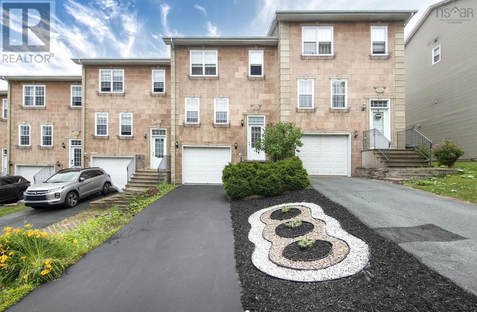 22 Brigadier Ct, Halifax, NS B3M 4Y5