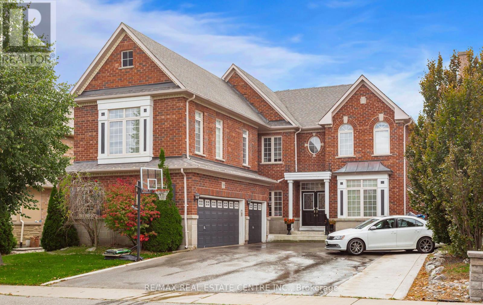 26 Saint Hubert Dr, Brampton Vales Of Castlemore North, ON L6P 1V7