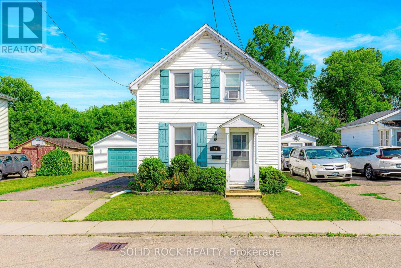 29 Edgewood Ave, Brockville, ON K6V 1T5