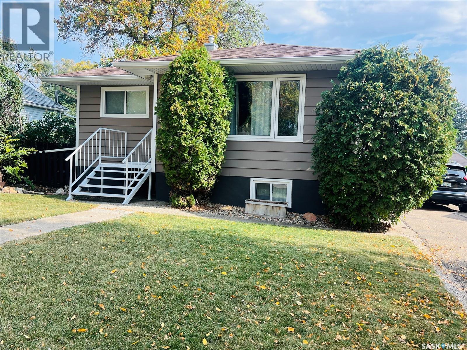 369 9 Avenue Northwest, Swift Current, SK S9H 1A8