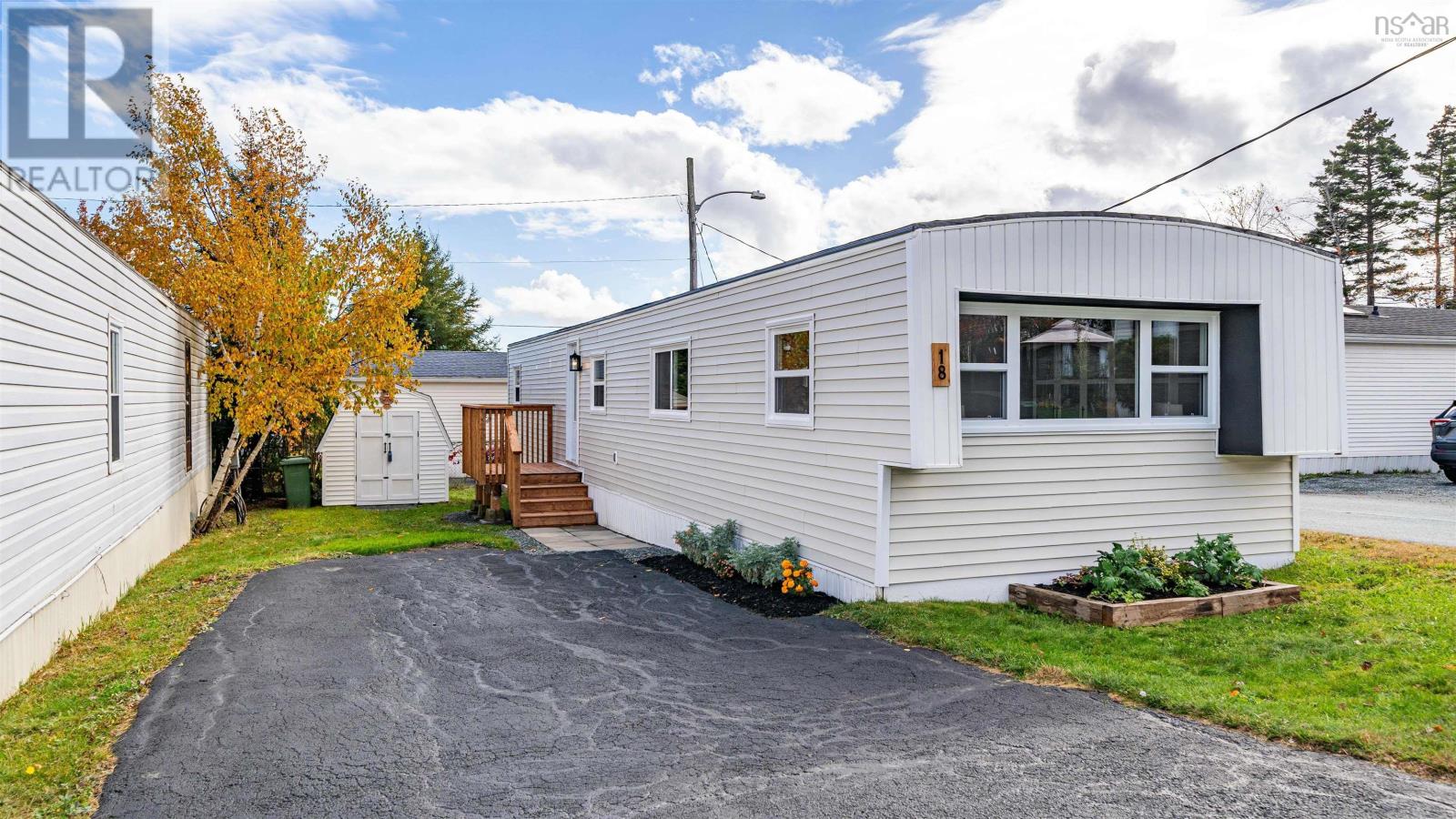 18 Earleton Ave, Dartmouth, NS B2Y 2A7