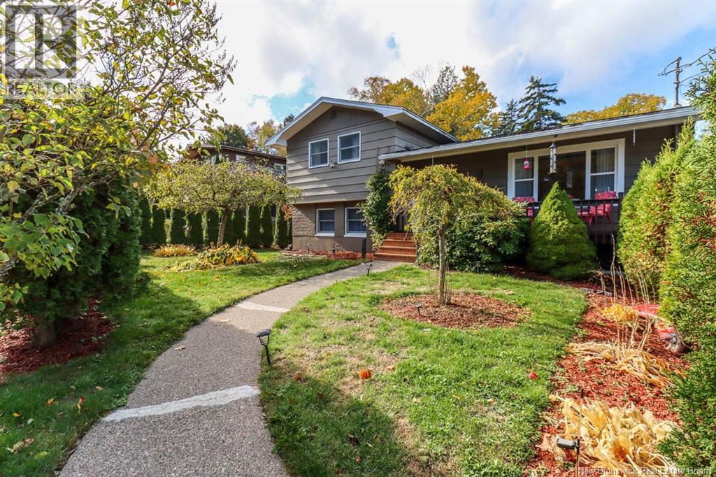 259 Bay Crescent Dr, Saint John, NB E2M 6M1