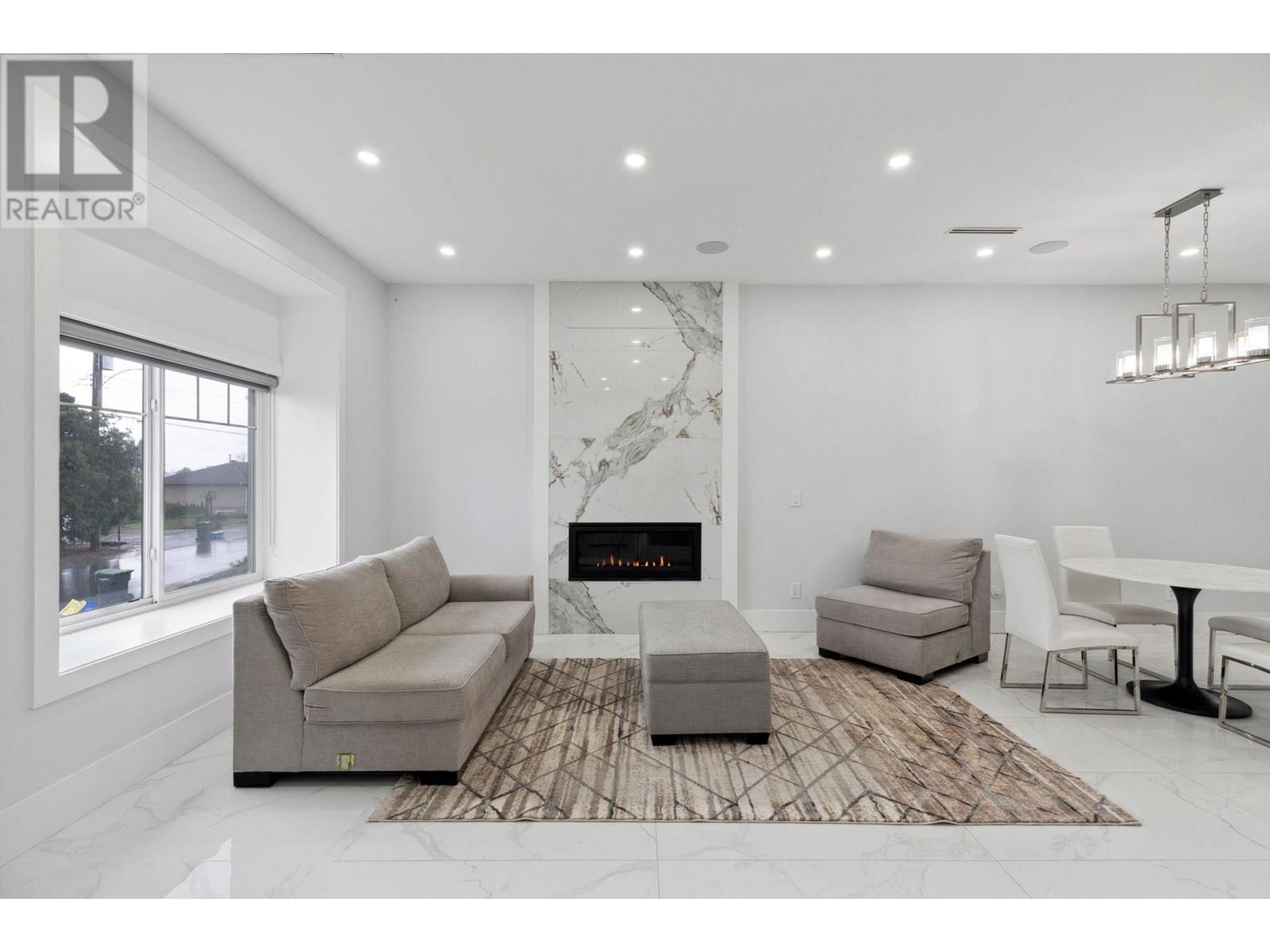 1137 Dansey Ave, Coquitlam, BC V3K 3H5