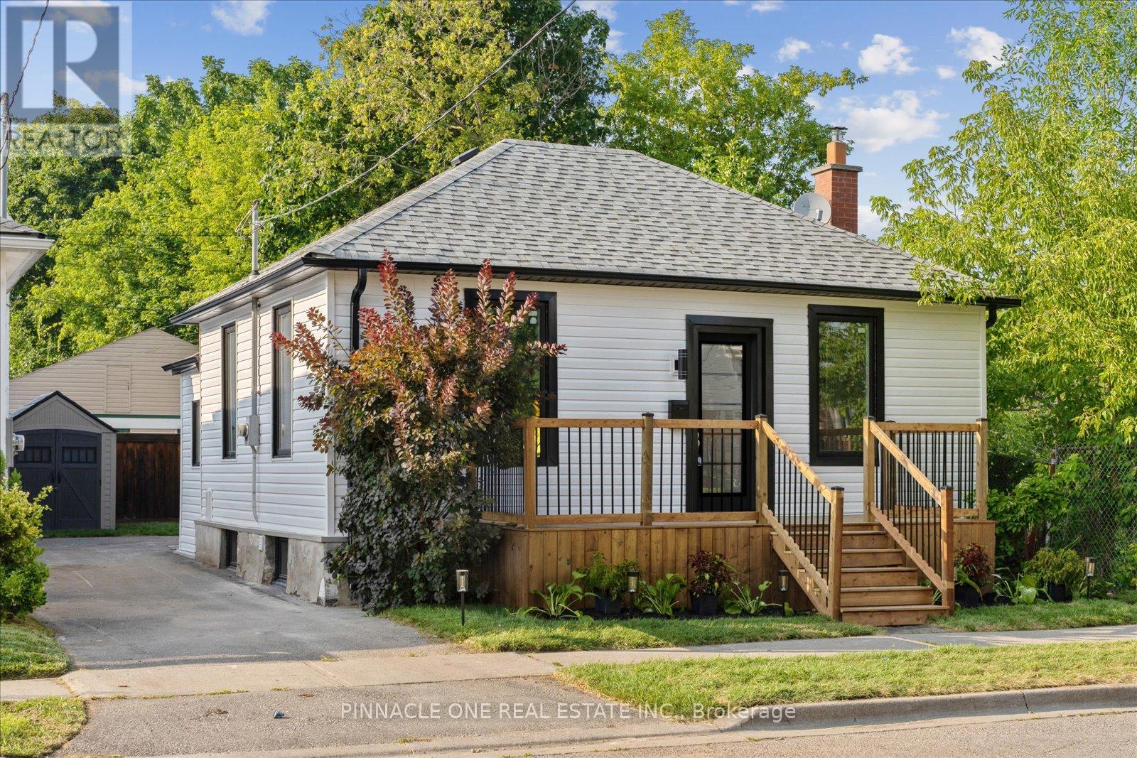 66 Emma St, Oshawa, ON L1H 1Y3