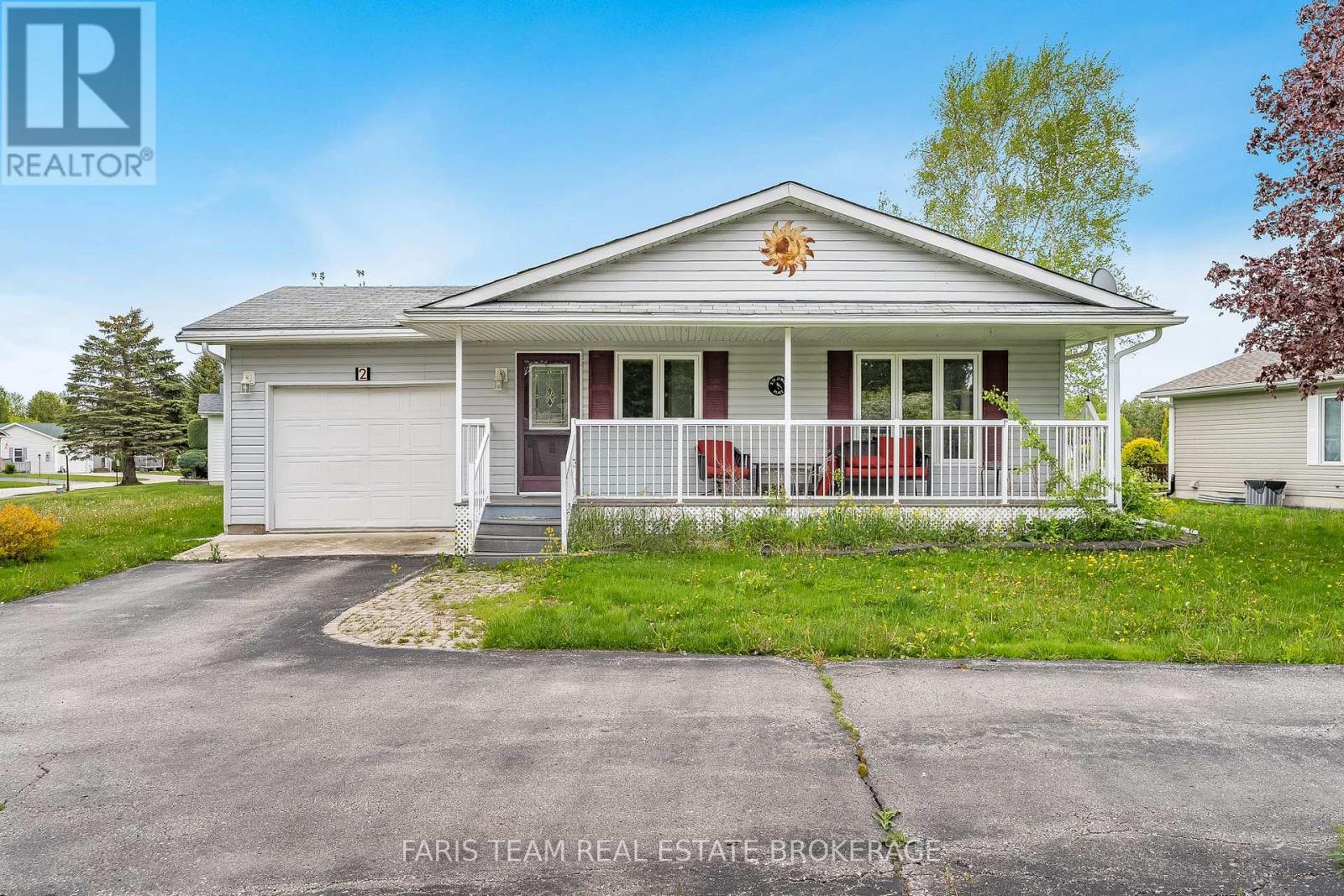 2 St James Pl, Wasaga Beach, ON L9Z 3A8