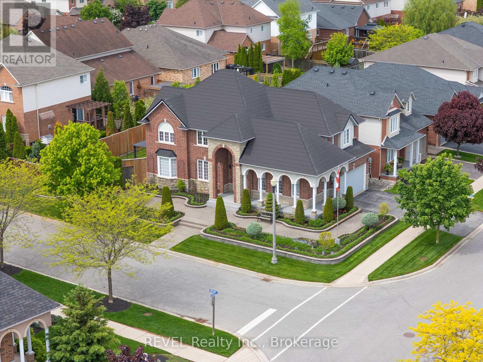 42 Vinifera Dr, Grimsby, ON L3M 5S2
