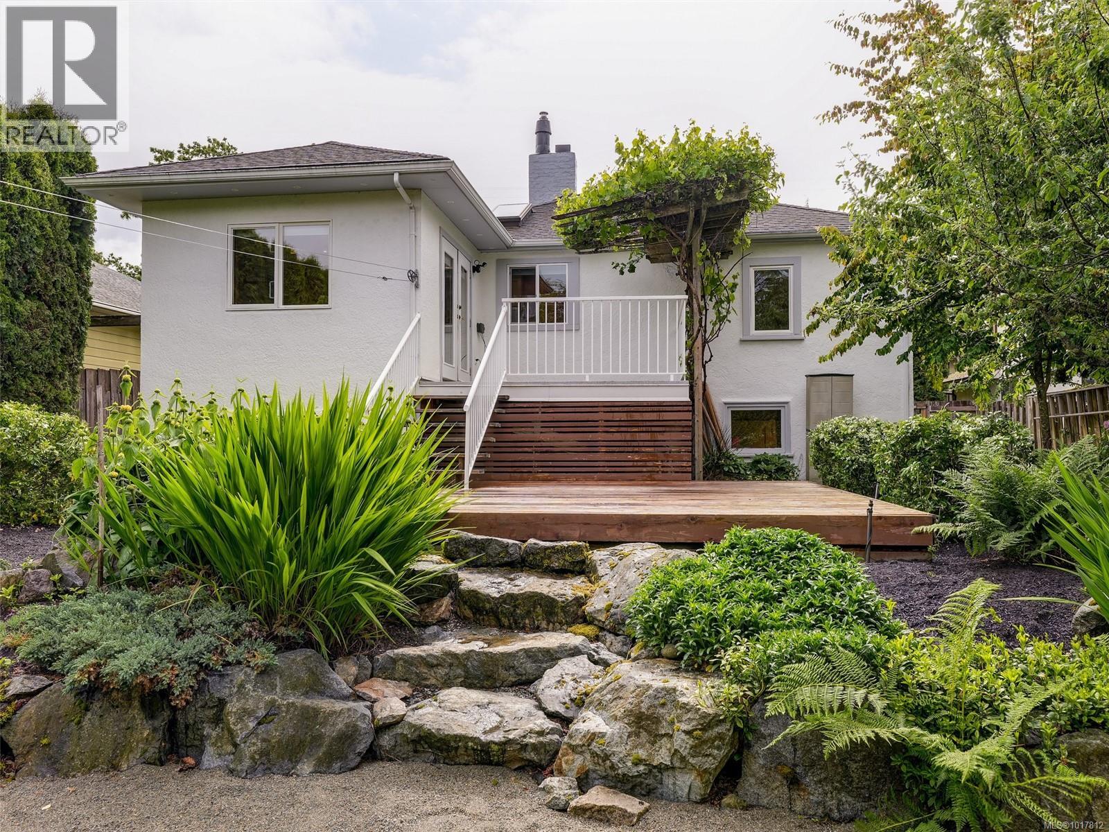 4406 Torquay Dr, Saanich, BC V8N 3L4