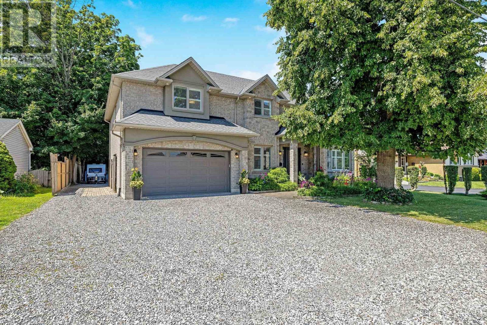 17 Miller Dr, Hamilton, ON L9G 2H9