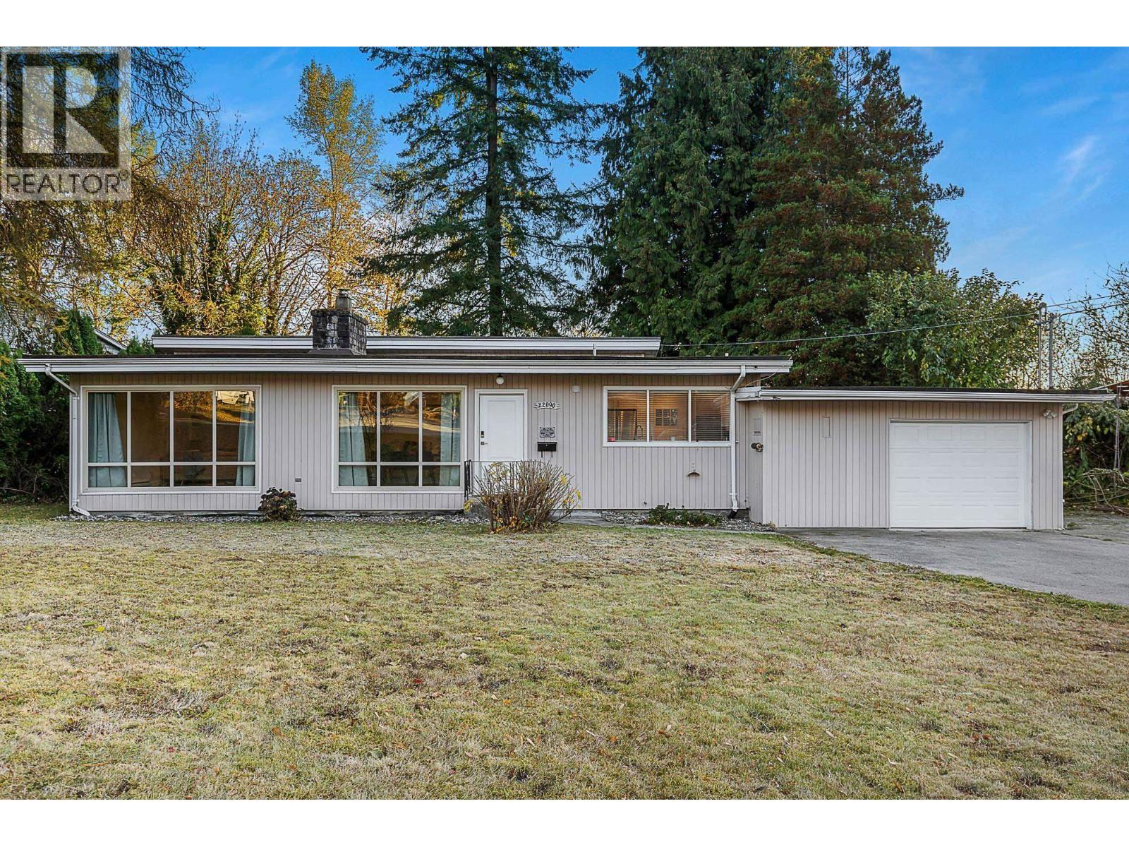22090 Cliff Ave, Maple Ridge, BC V2X 2L2