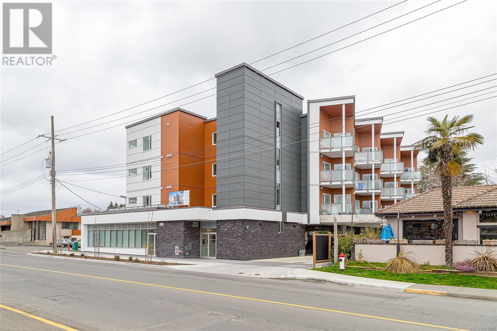 7098 Wallace Dr Unit 402 Dr, Central Saanich, BC V8M 1G9